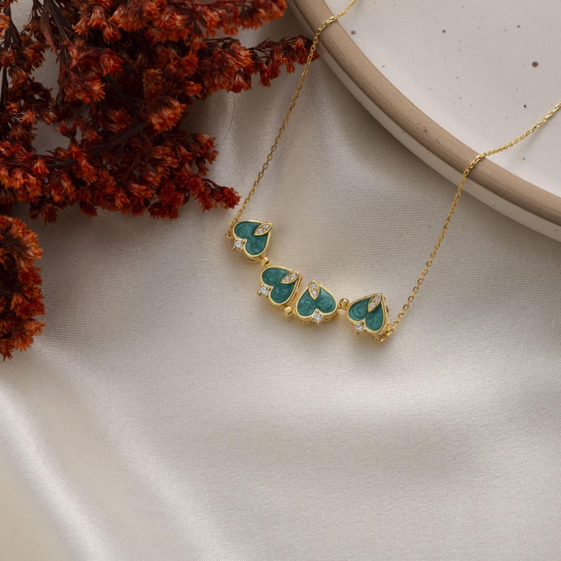 The Lucky Hearts Magnetic Necklace