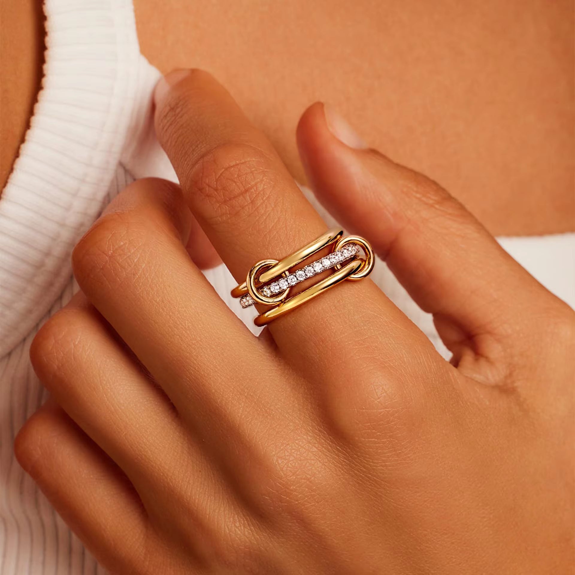 The Radiant Link Ring Set