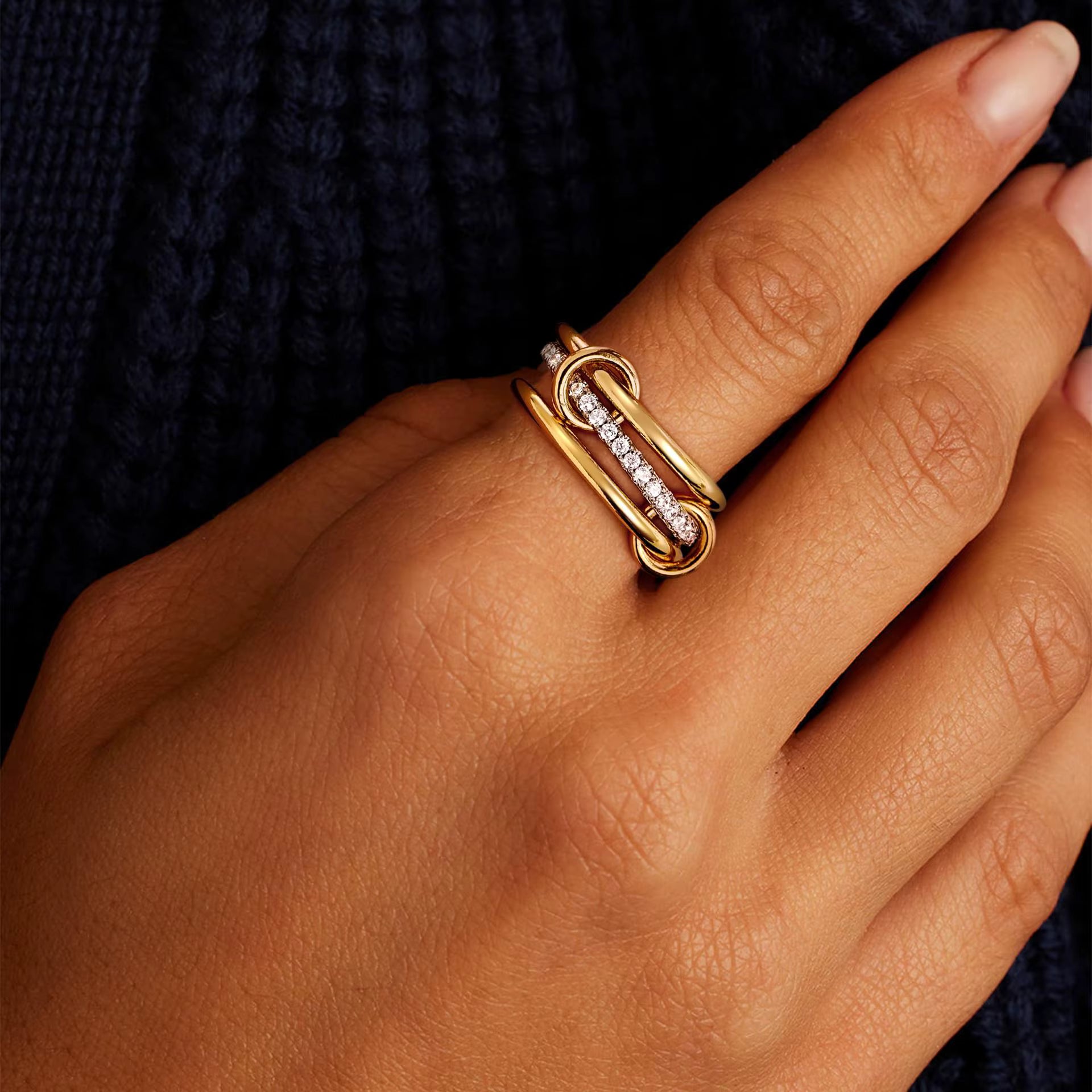 The Radiant Link Ring Set