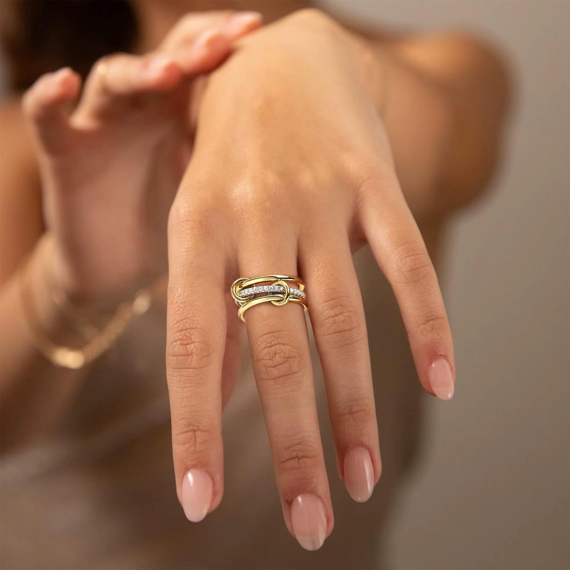 The Radiant Link Ring Set