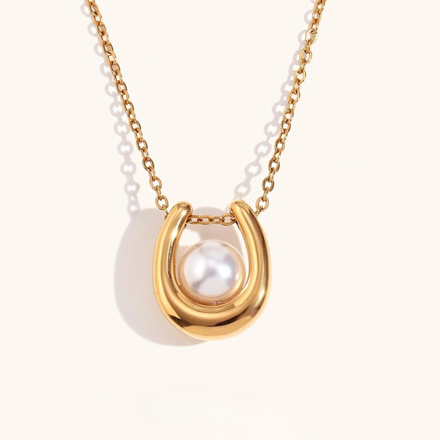 Luna Pearl Necklace