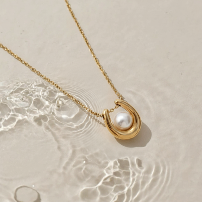Luna Pearl Necklace